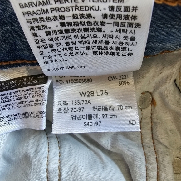 Levi's 501 Cropped Distressed Jeans - Picture 8 of 10